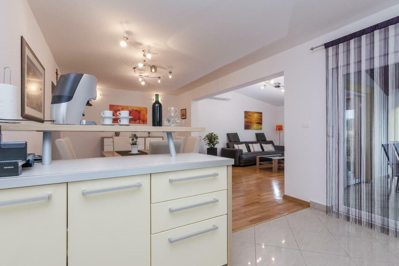 Apartment Natalie Sea View With 3 Bedrooms And Everything Is Air-Conditioned Сали Экстерьер фото
